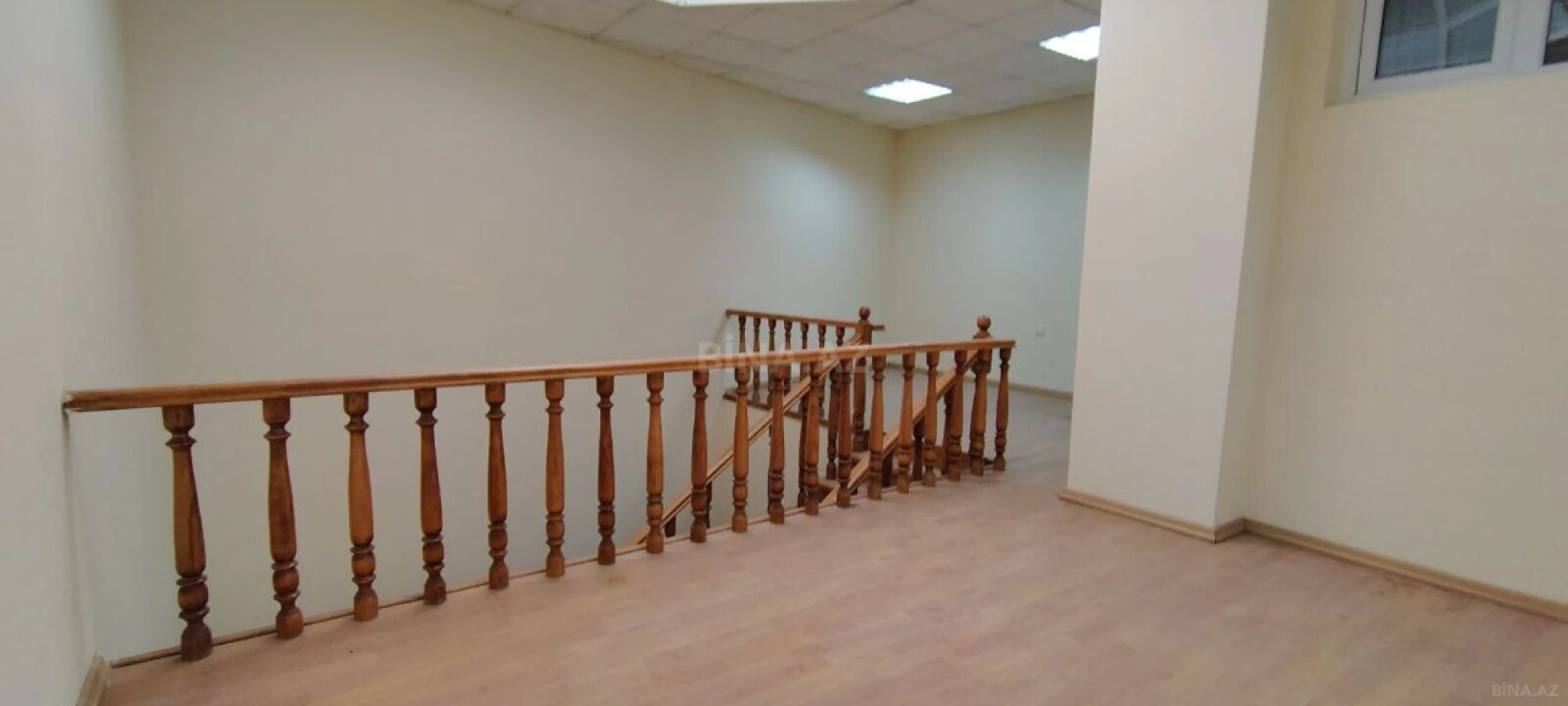 Satılır obyekt 290 m²