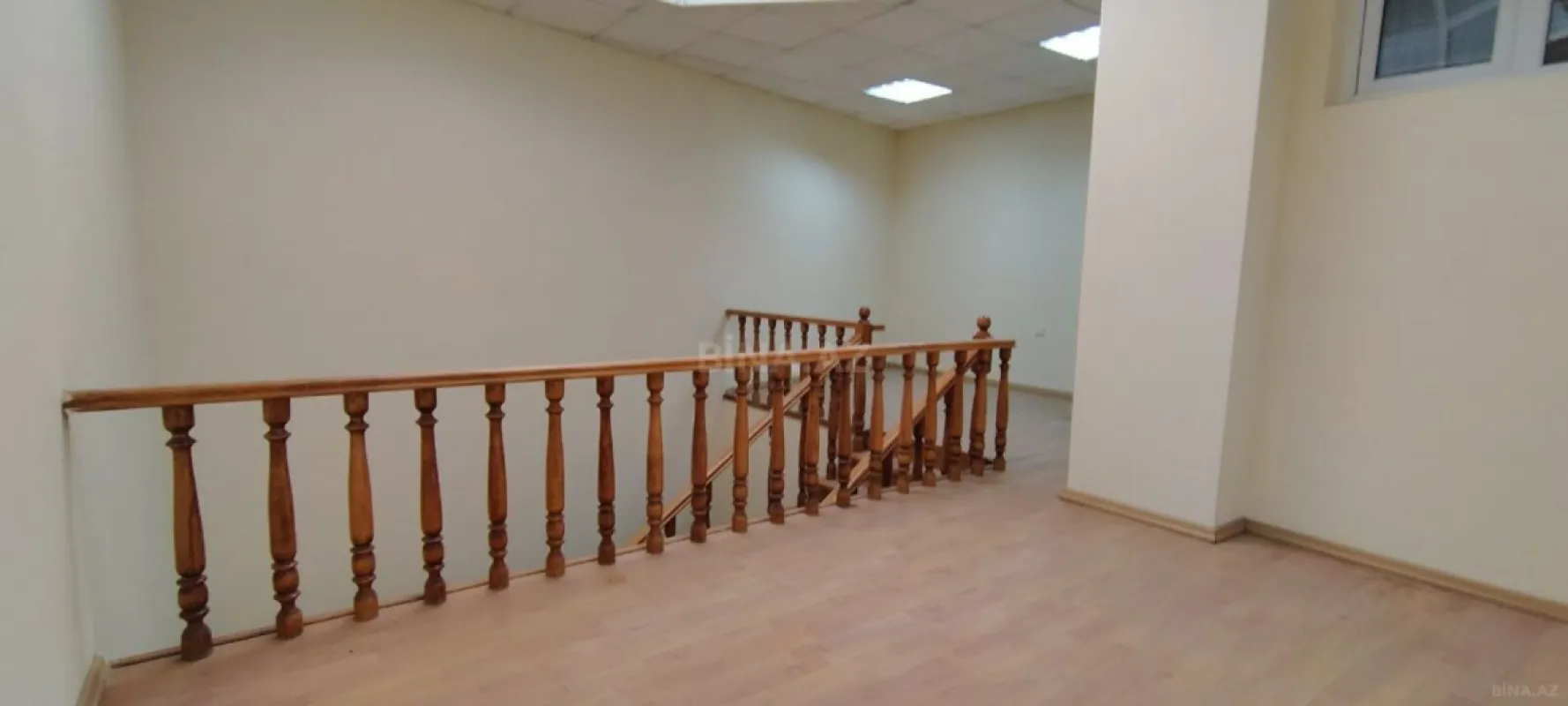 Satılır obyekt 290 m²