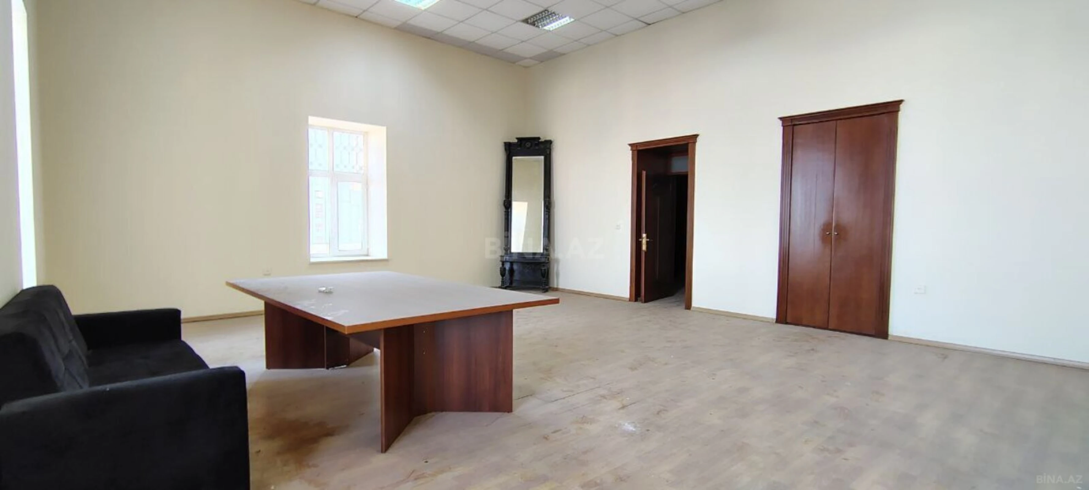 Satılır obyekt 290 m²