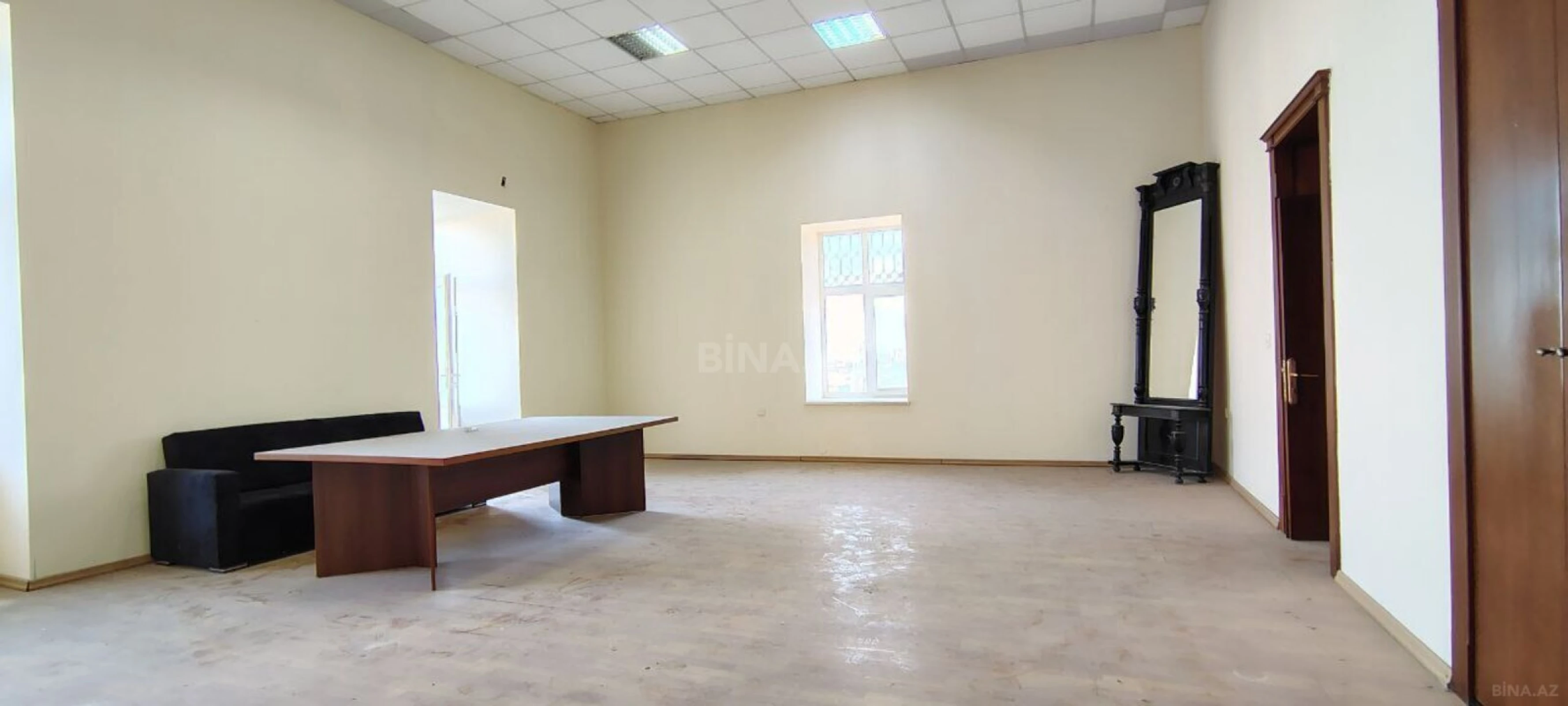 Satılır obyekt 290 m²