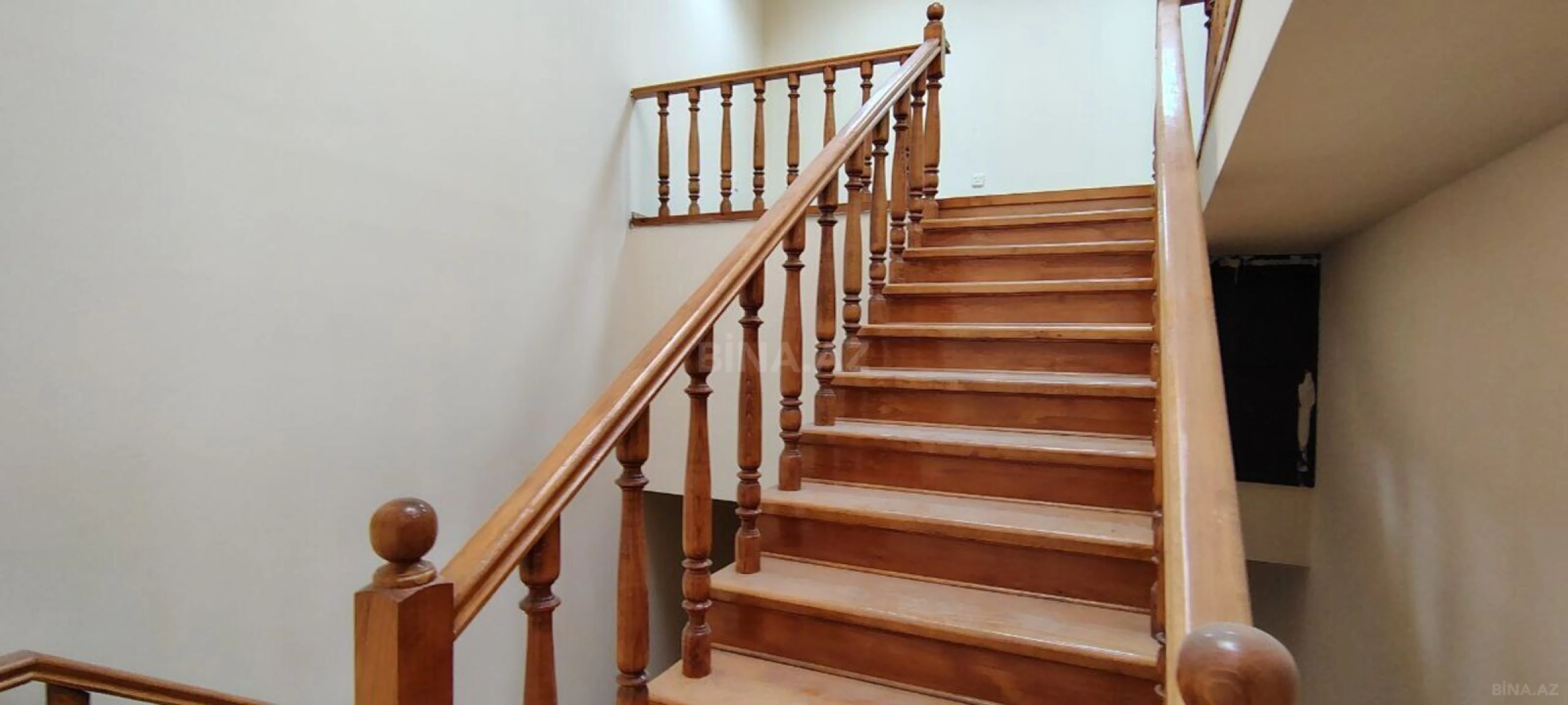 Satılır obyekt 290 m²