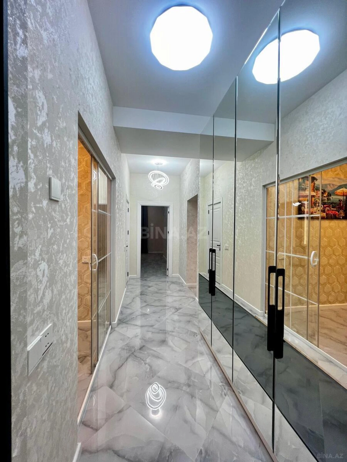 Satılır 2 otaqlı mənzil 68 m²