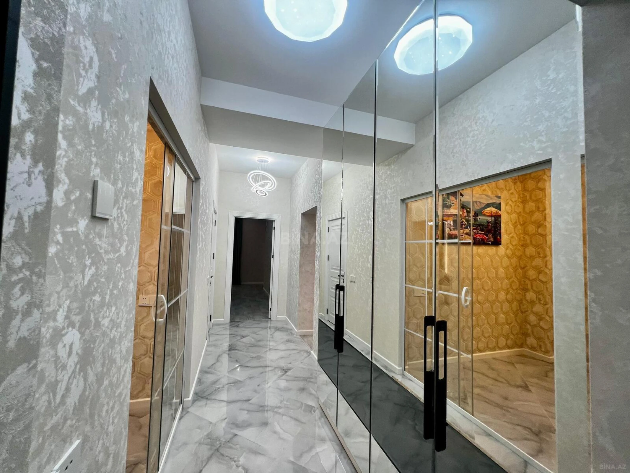 Satılır 2 otaqlı mənzil 68 m²