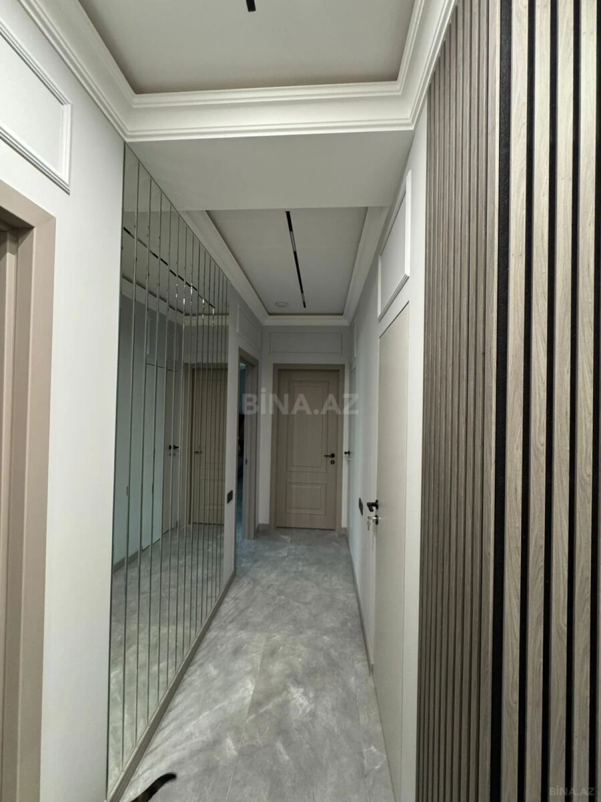 Satılır 3 otaqlı mənzil 101 m²