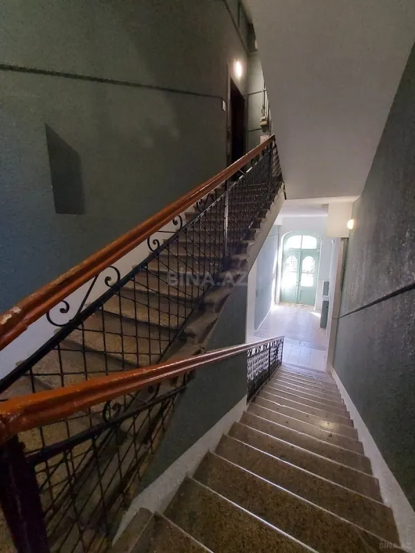 Satılır 5 otaqlı mənzil 140 m²