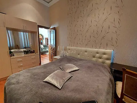 Satılır 5 otaqlı mənzil 140 m²