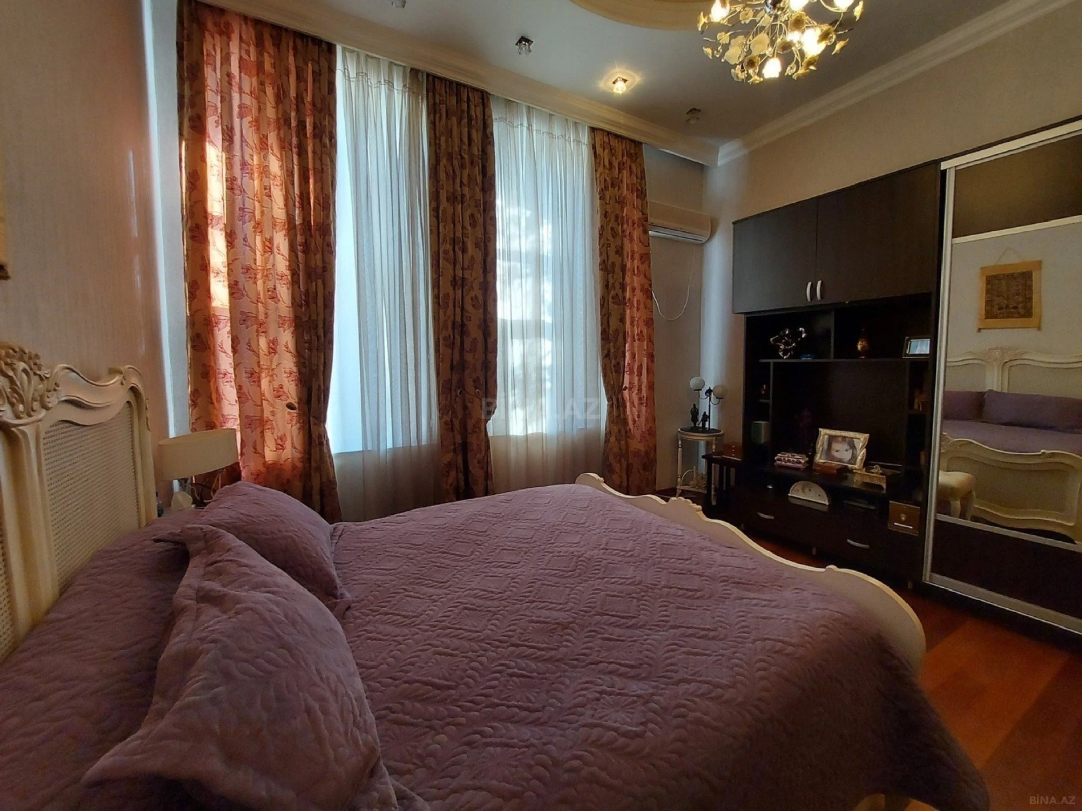 Satılır 5 otaqlı mənzil 140 m²