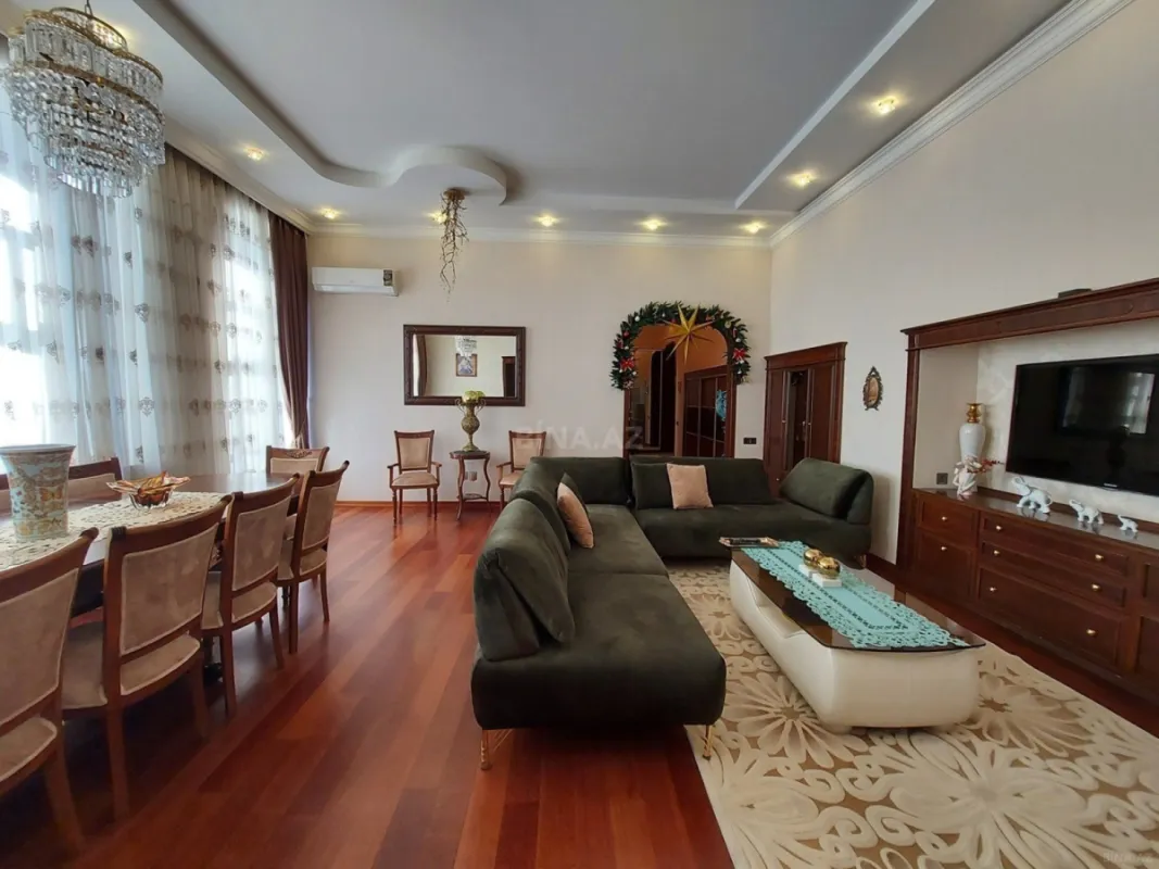 Satılır 5 otaqlı mənzil 140 m²