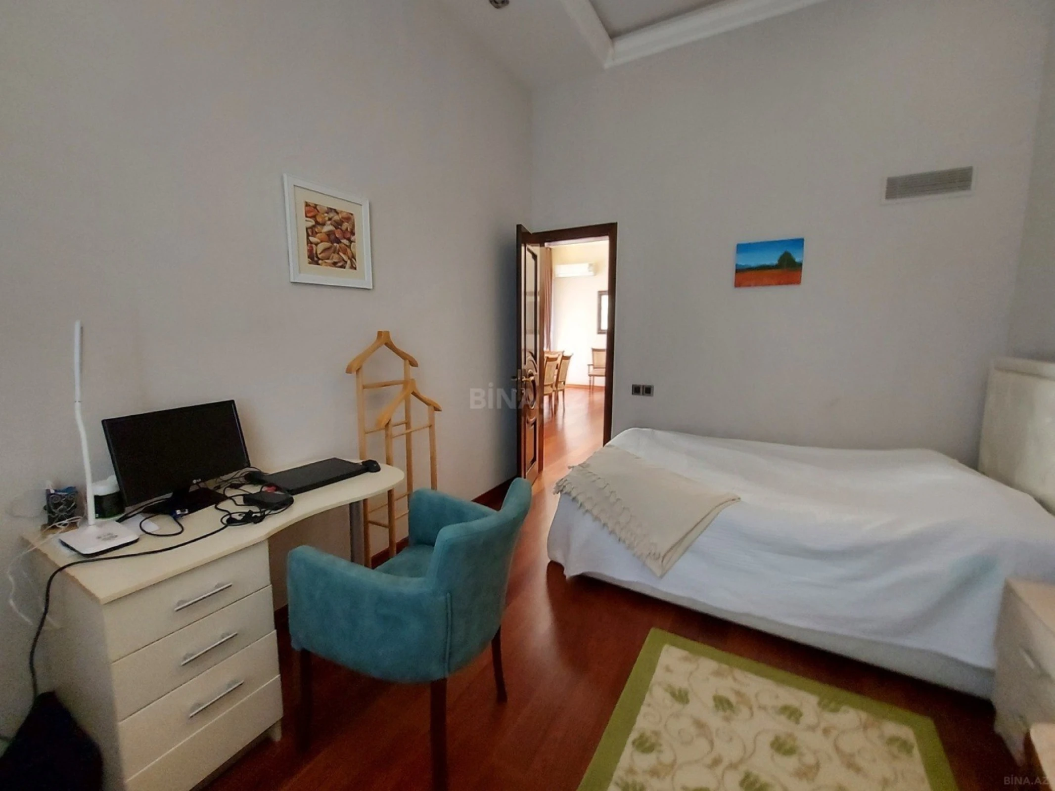 Satılır 5 otaqlı mənzil 140 m²