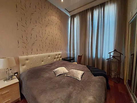 Satılır 5 otaqlı mənzil 140 m²
