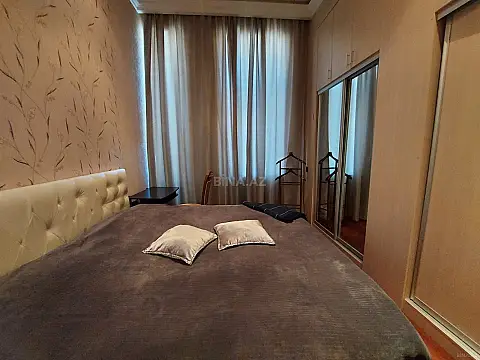 Satılır 5 otaqlı mənzil 140 m²