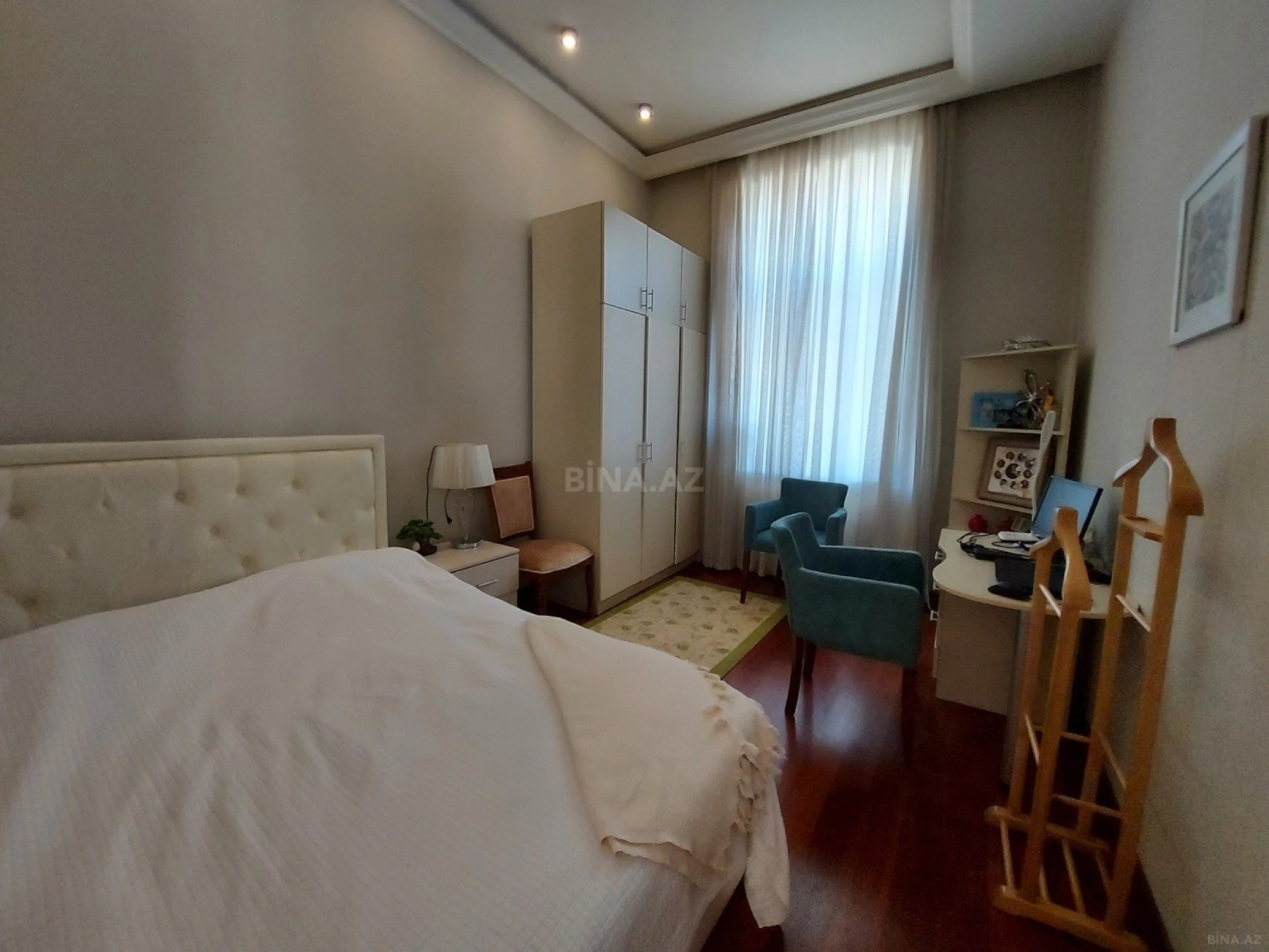 Satılır 5 otaqlı mənzil 140 m²