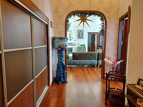 Satılır 5 otaqlı mənzil 140 m²