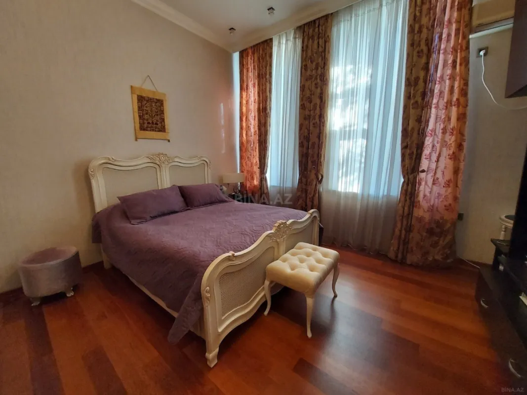 Satılır 5 otaqlı mənzil 140 m²