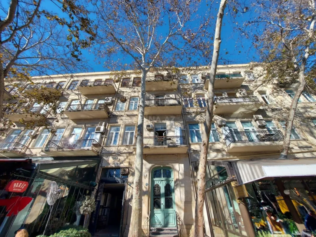 Satılır 5 otaqlı mənzil 140 m²