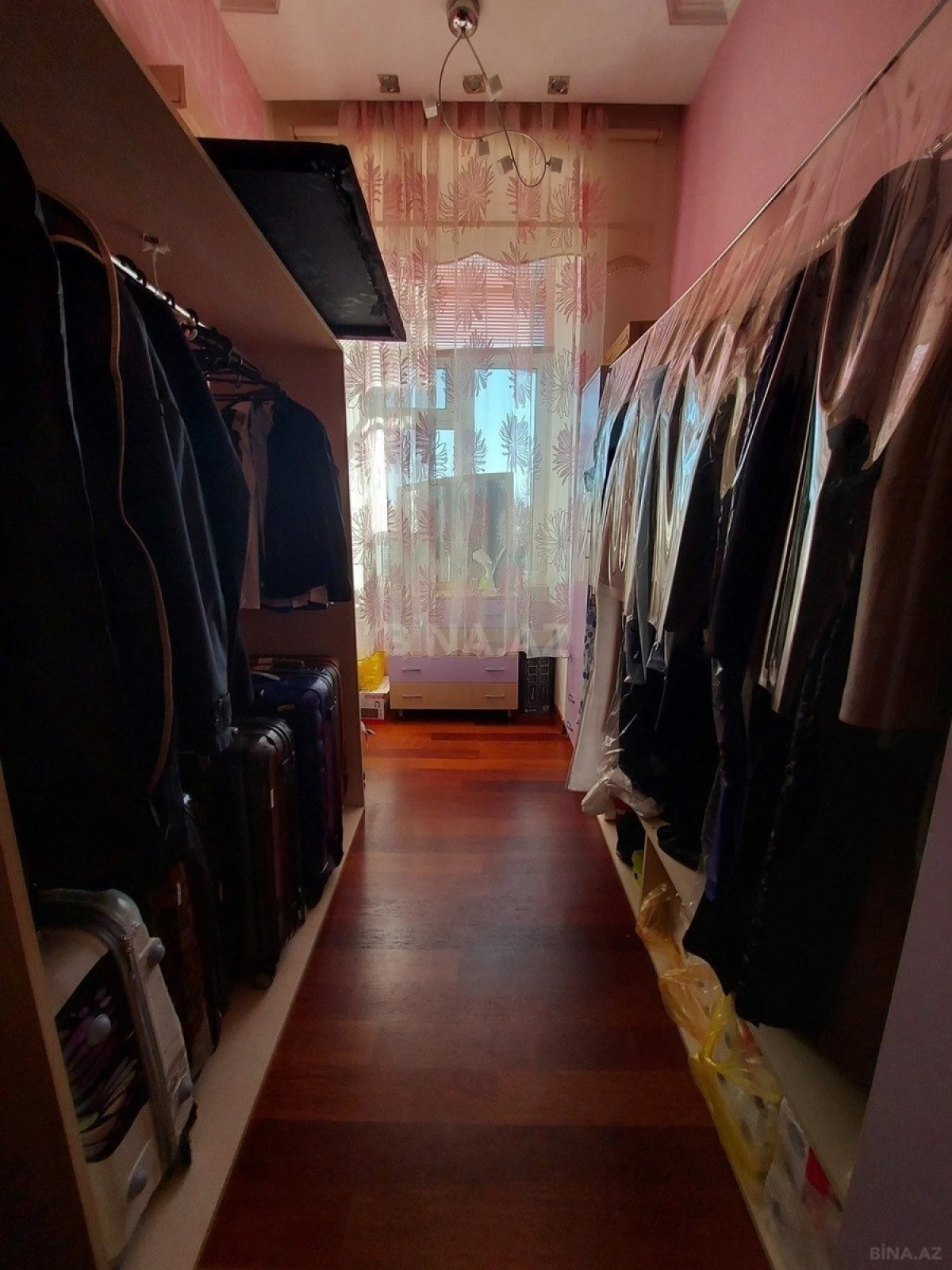 Satılır 5 otaqlı mənzil 140 m²