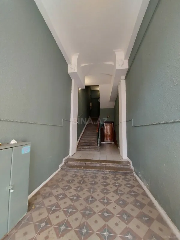 Satılır 5 otaqlı mənzil 140 m²