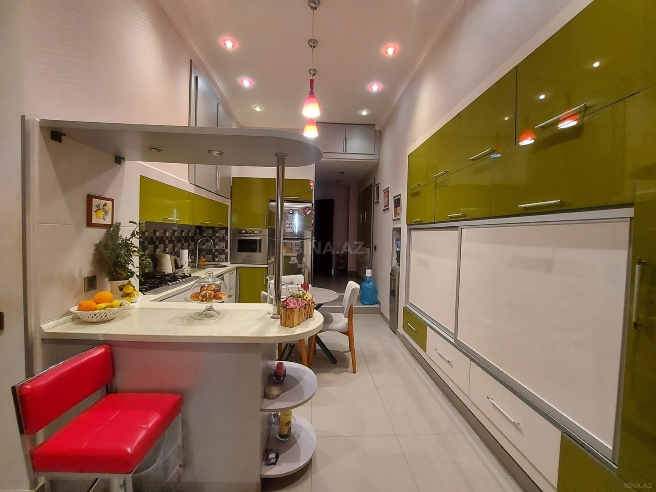 Satılır 5 otaqlı mənzil 140 m²