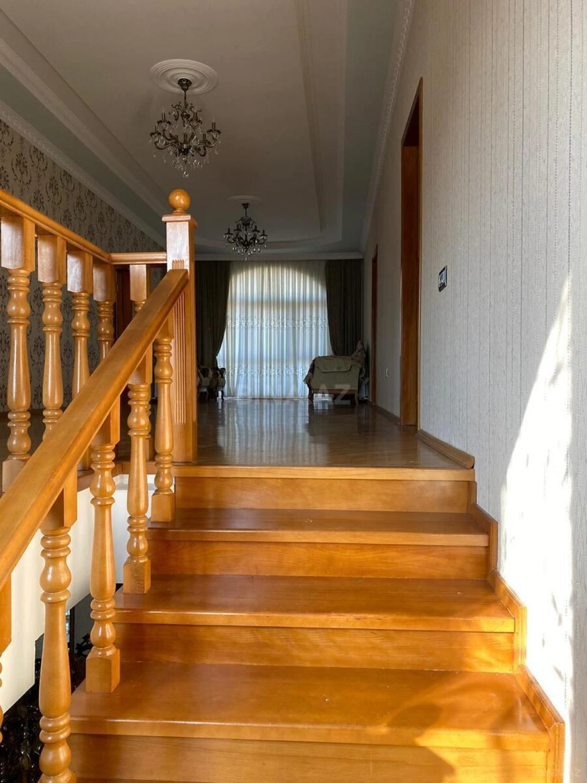 Satılır 10 otaqlı həyət evi 400 m²