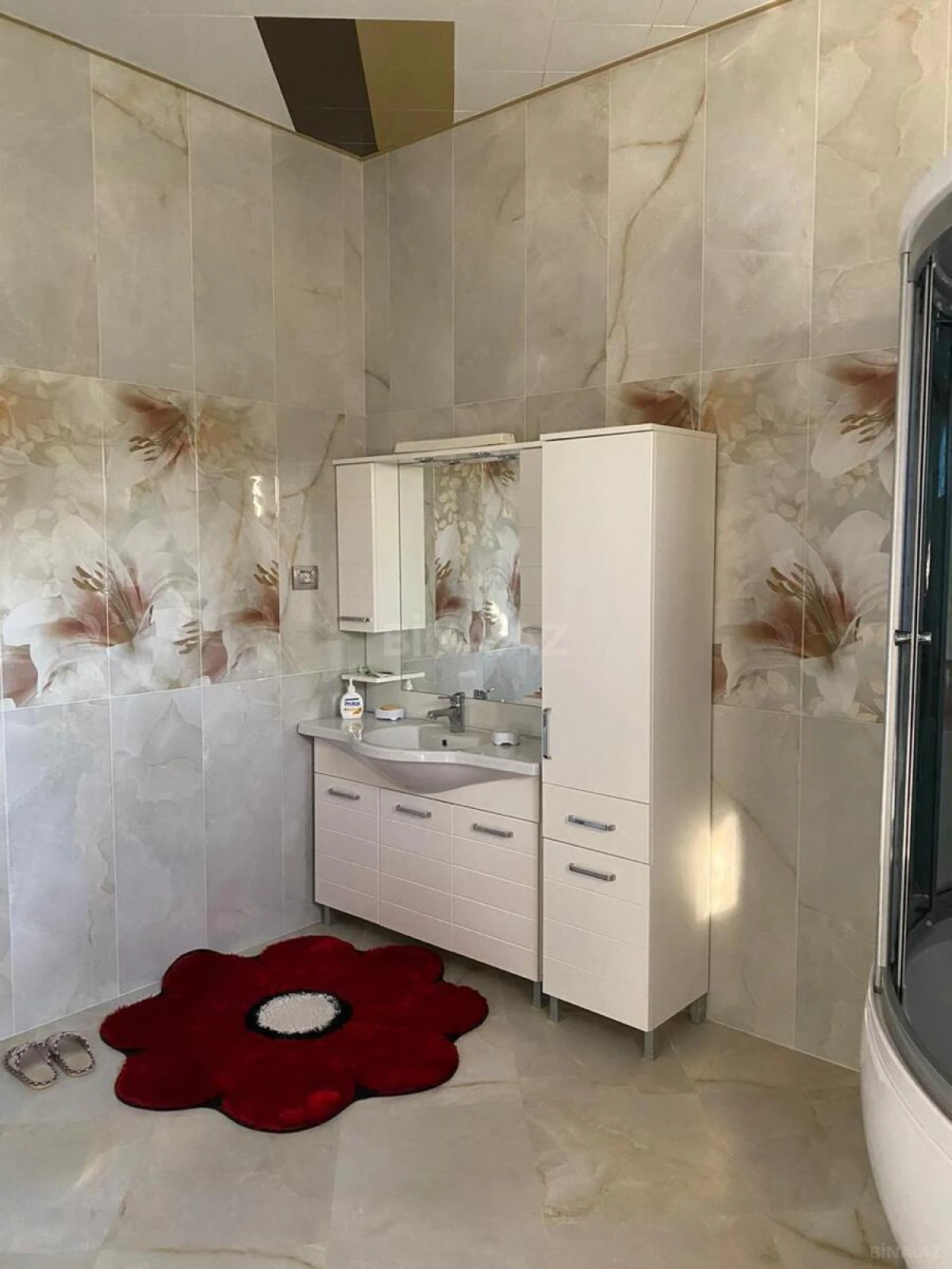 Satılır 10 otaqlı həyət evi 400 m²