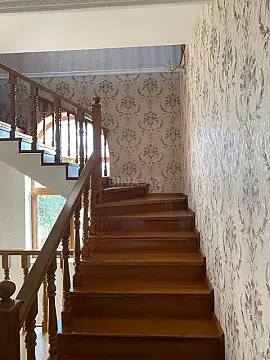 Satılır 10 otaqlı həyət evi 400 m²