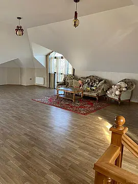 Satılır 10 otaqlı həyət evi 400 m²