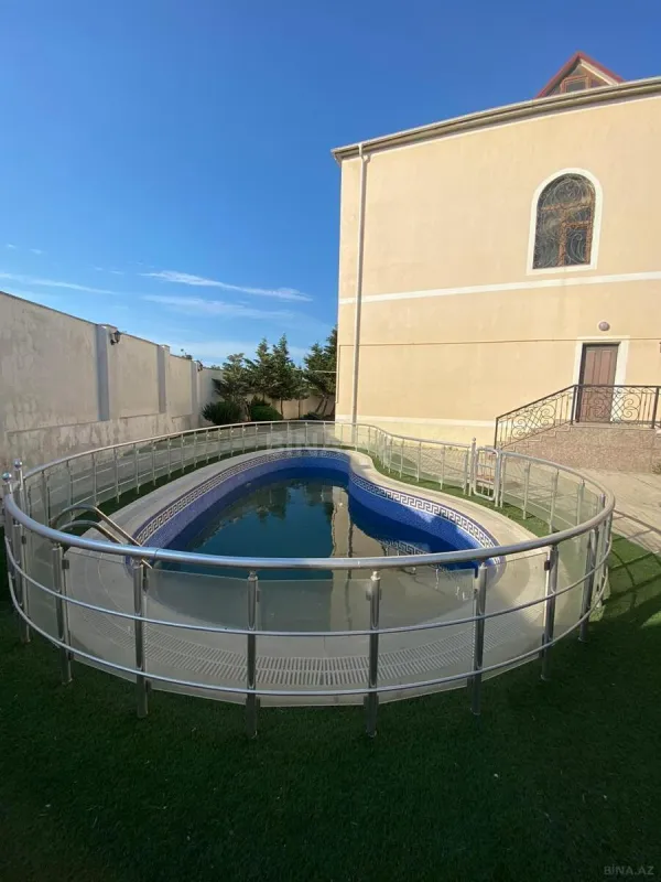 Satılır 10 otaqlı həyət evi 400 m²