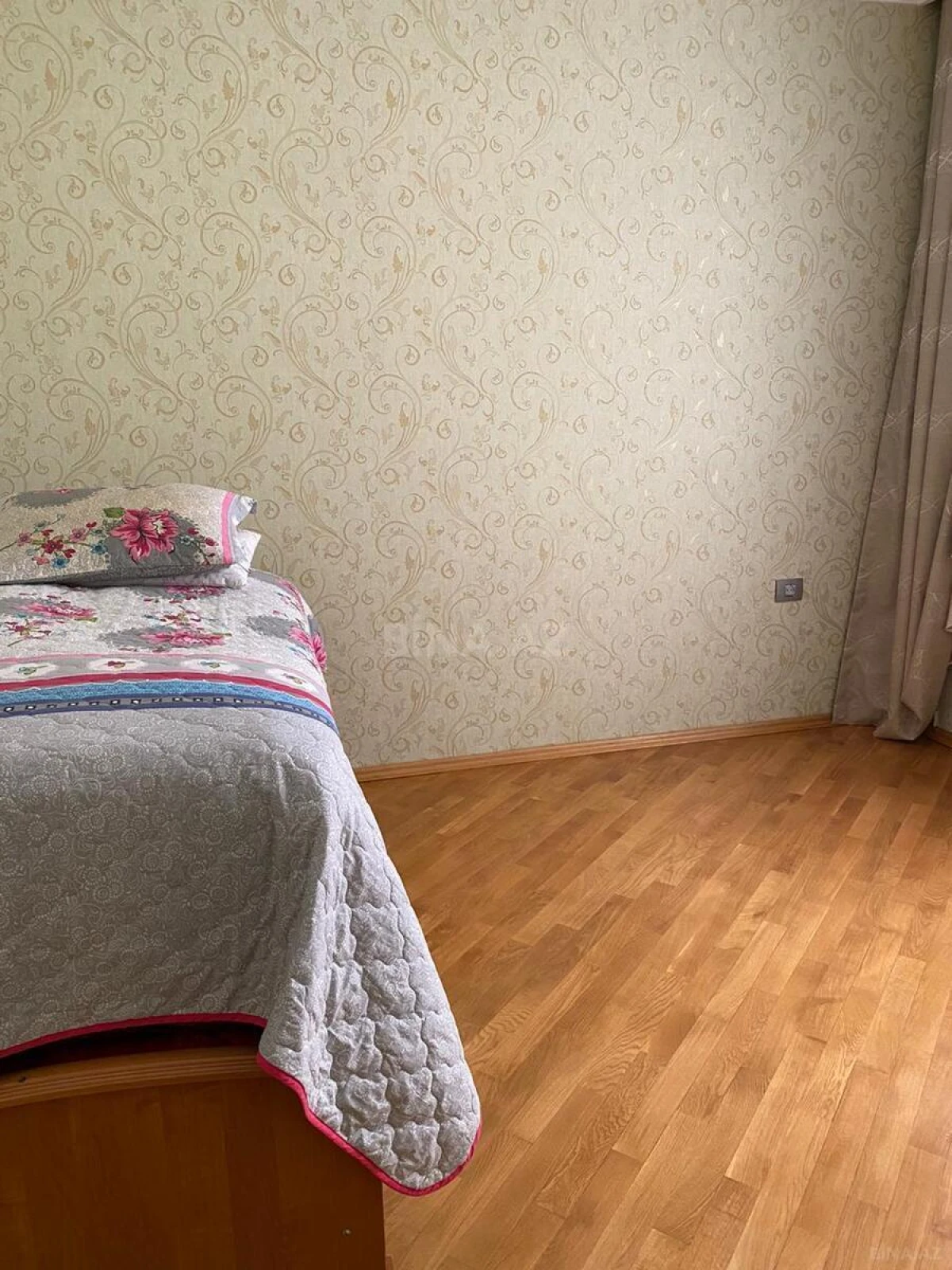 Satılır 10 otaqlı həyət evi 400 m²