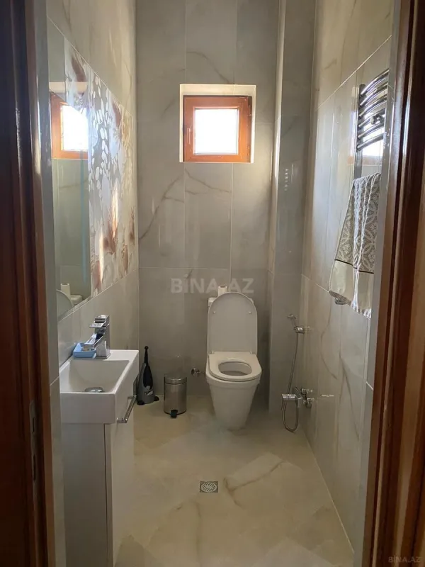 Satılır 10 otaqlı həyət evi 400 m²