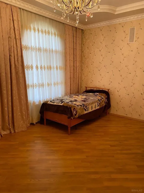 Satılır 10 otaqlı həyət evi 400 m²