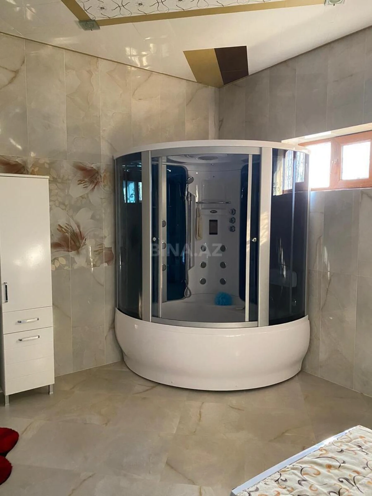 Satılır 10 otaqlı həyət evi 400 m²