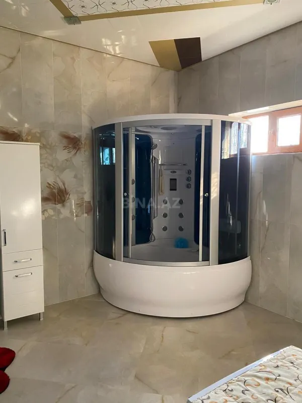 Satılır 10 otaqlı həyət evi 400 m²