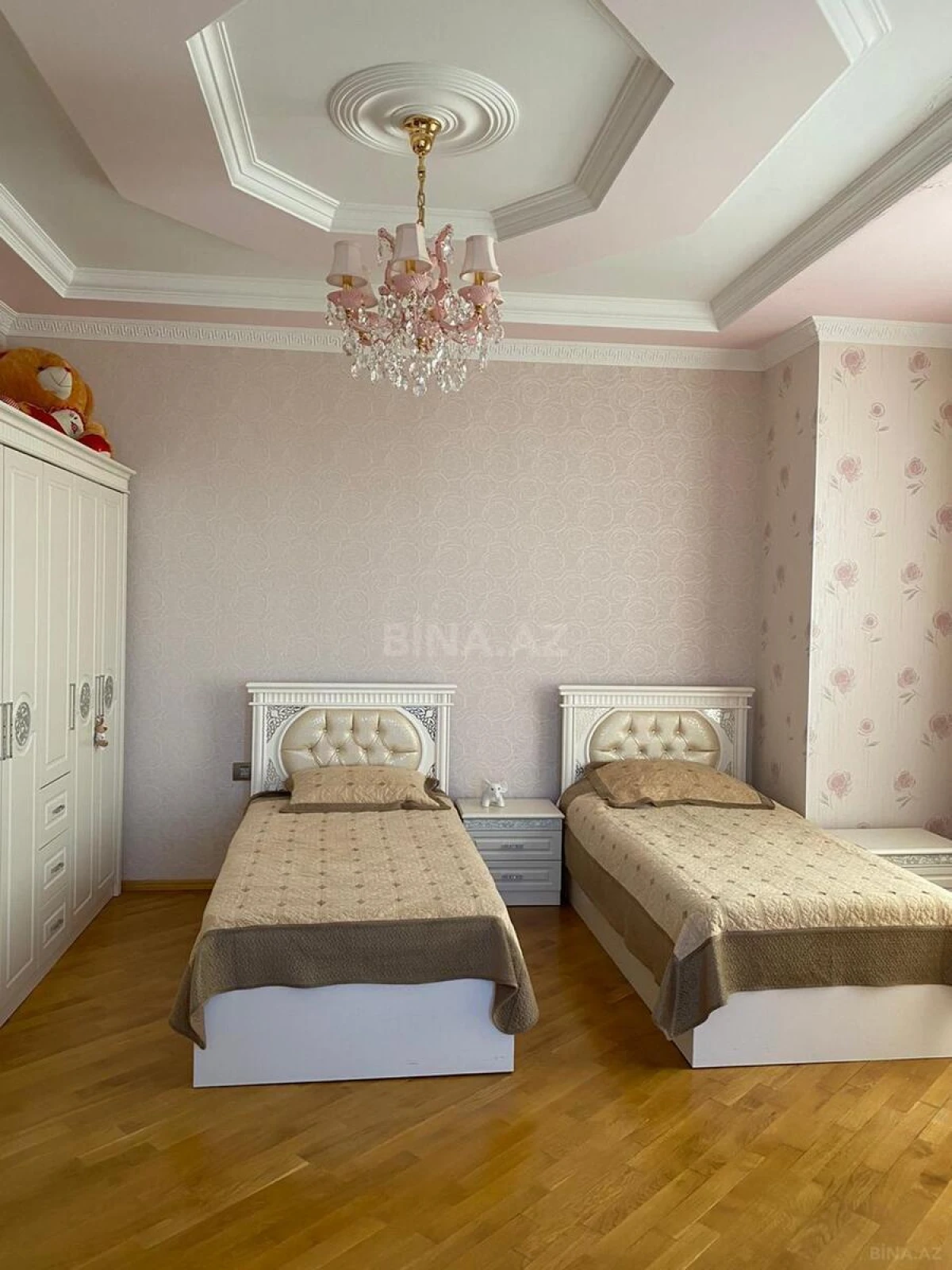 Satılır 10 otaqlı həyət evi 400 m²