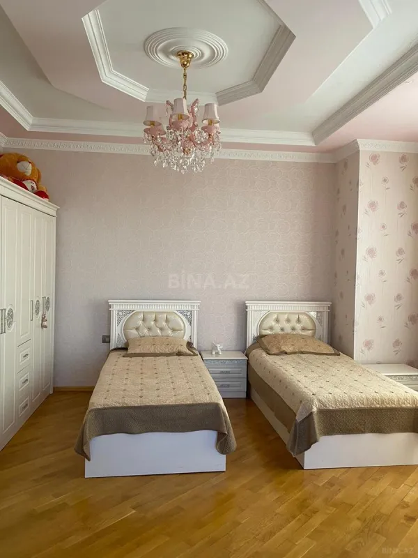 Satılır 10 otaqlı həyət evi 400 m²