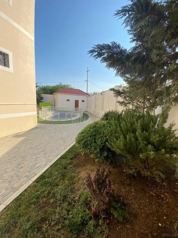 Satılır 10 otaqlı həyət evi 400 m²