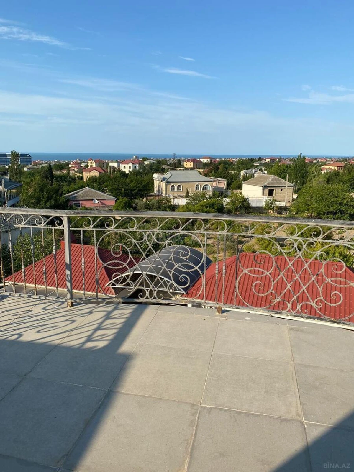 Satılır 10 otaqlı həyət evi 400 m²