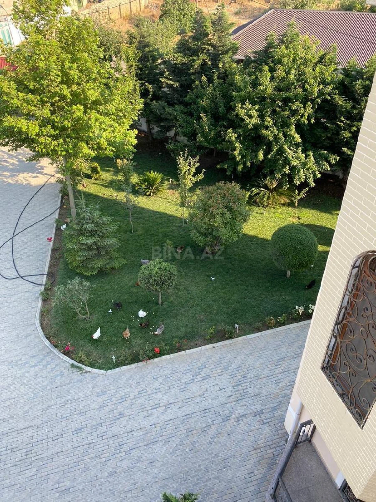 Satılır 10 otaqlı həyət evi 400 m²