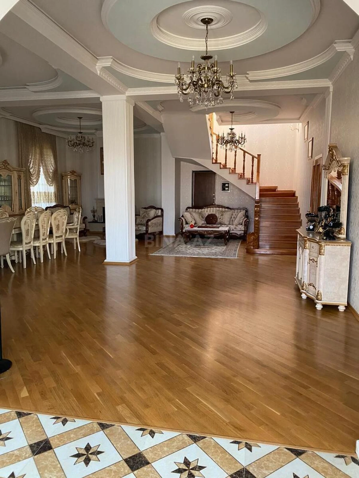 Satılır 10 otaqlı həyət evi 400 m²