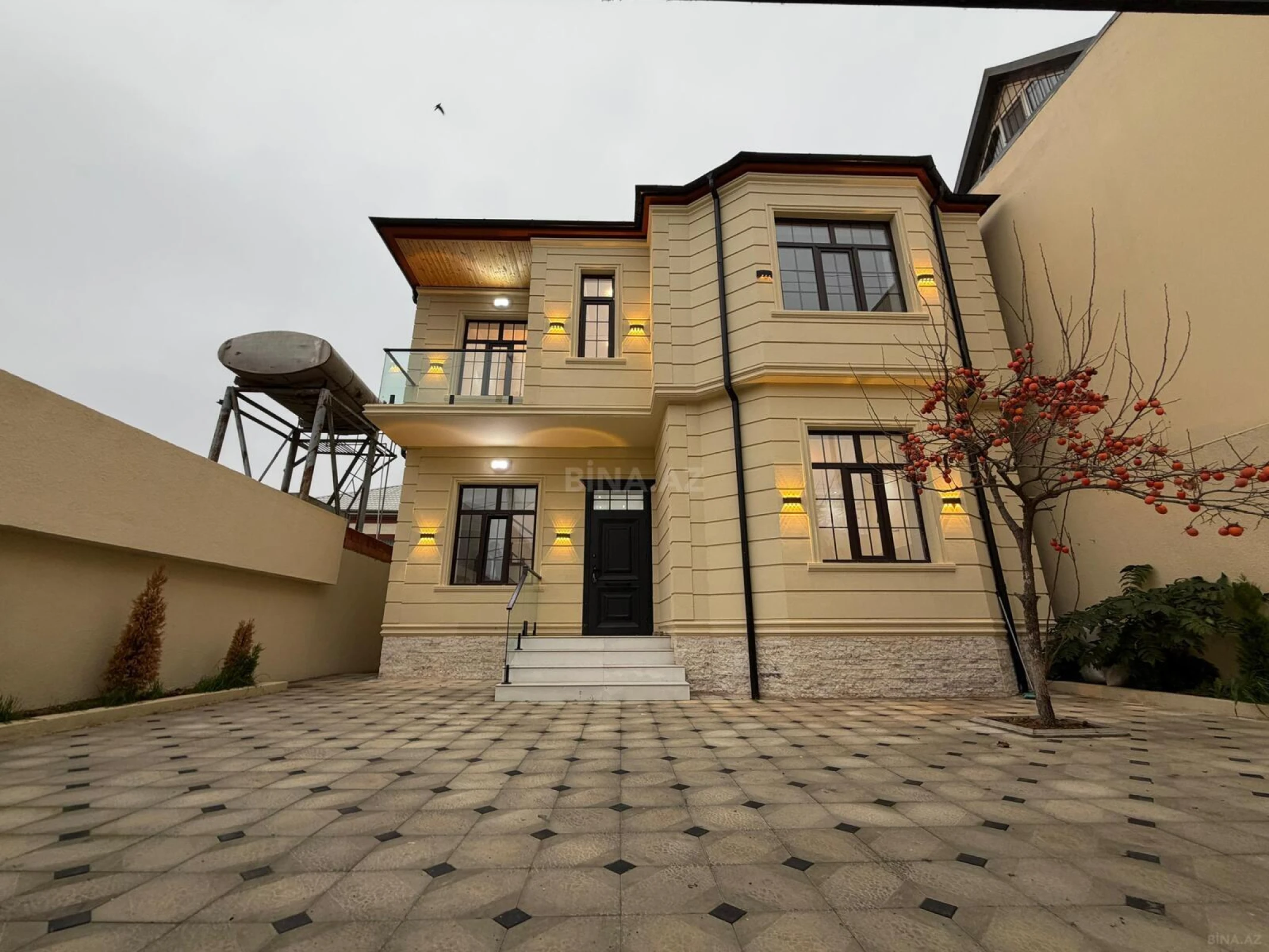 Satılır 5 otaqlı həyət evi 190 m²