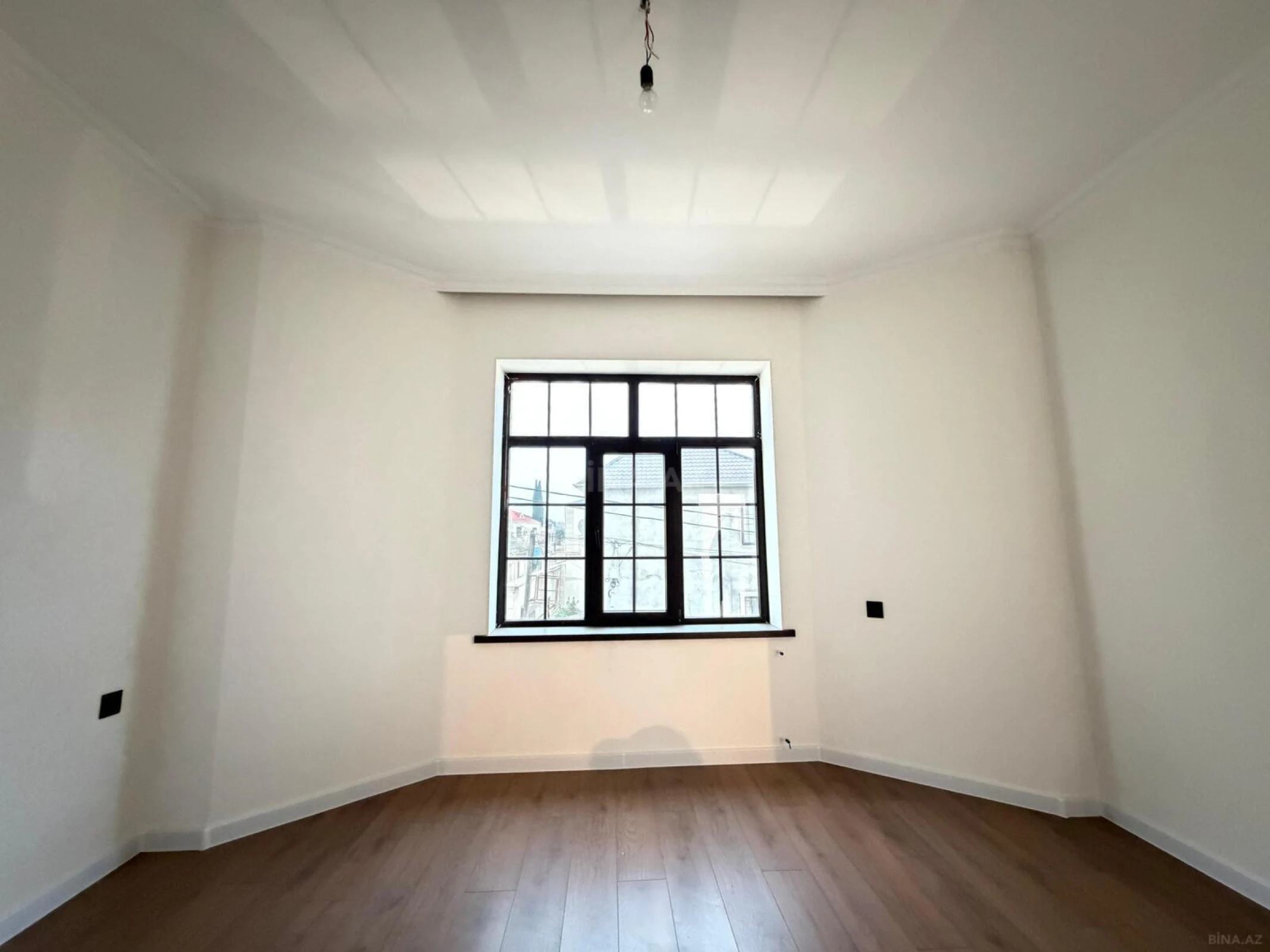 Satılır 5 otaqlı həyət evi 190 m²