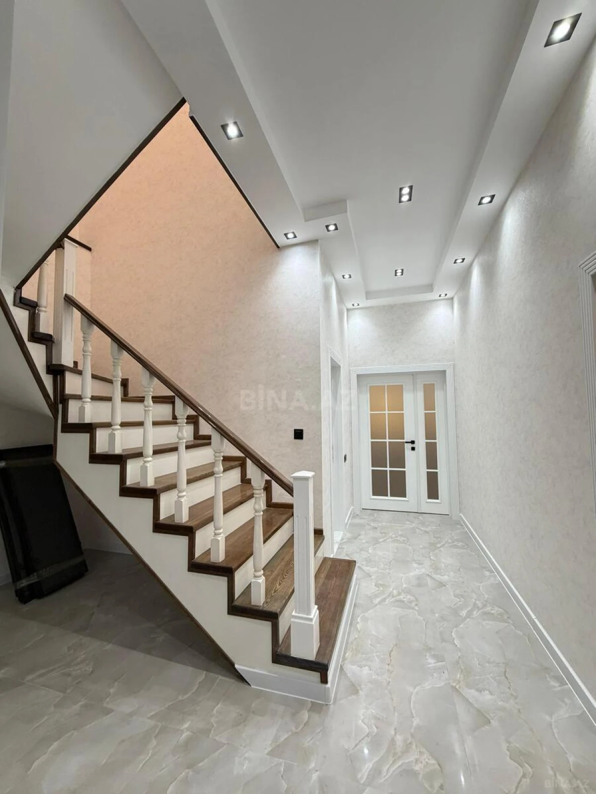 Satılır 5 otaqlı həyət evi 190 m²