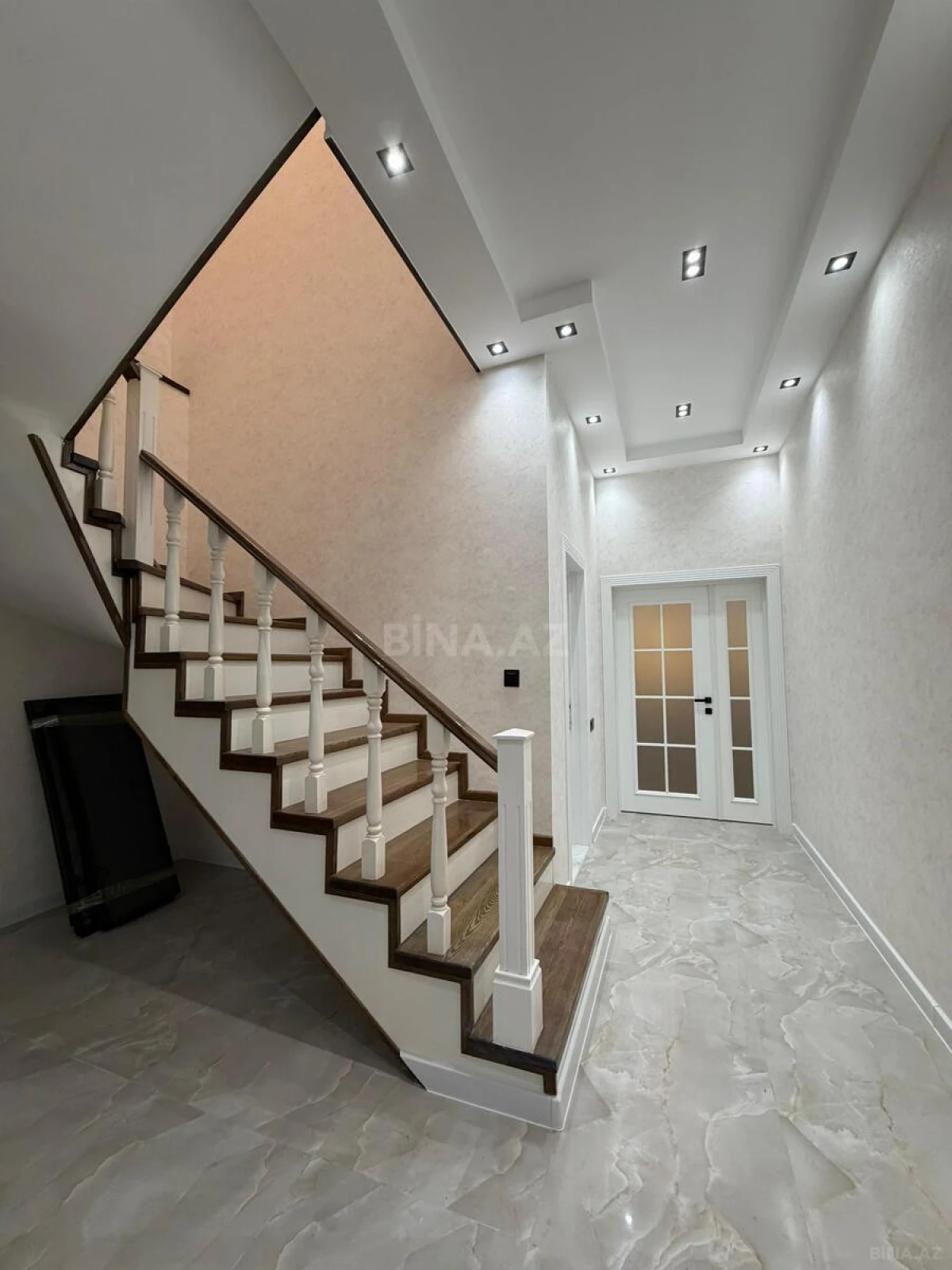 Satılır 5 otaqlı həyət evi 190 m²