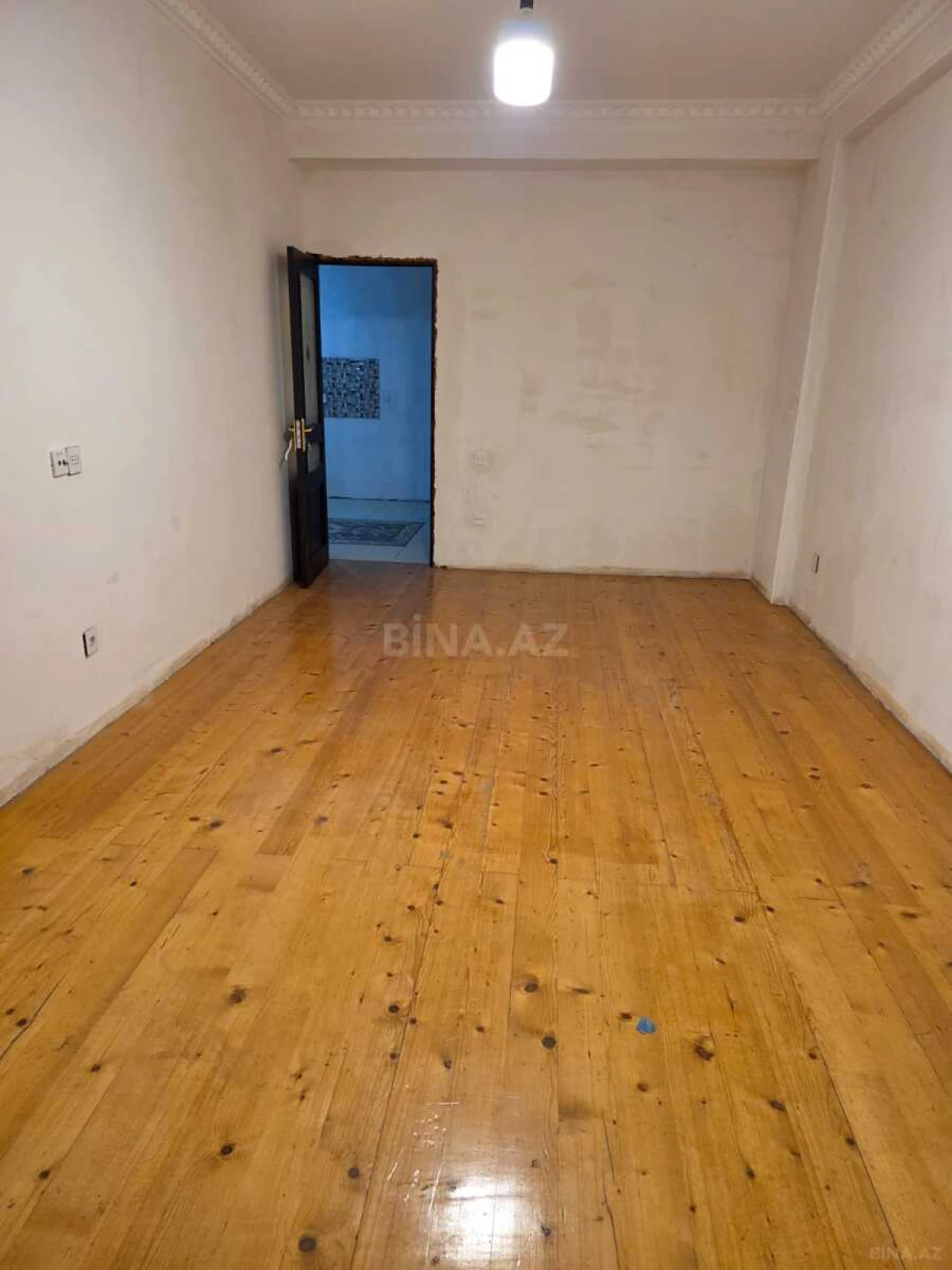 Satılır 2 otaqlı mənzil 82 m²