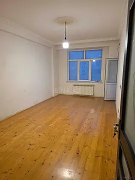 Satılır 2 otaqlı mənzil 82 m²