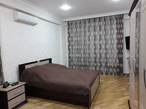 Satılır 2 otaqlı mənzil 100 m²