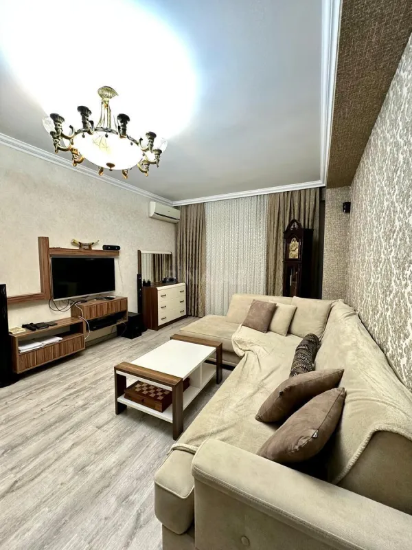 Satılır 3 otaqlı mənzil 136 m²