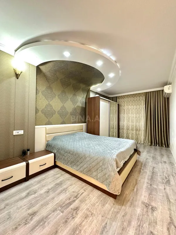Satılır 3 otaqlı mənzil 136 m²
