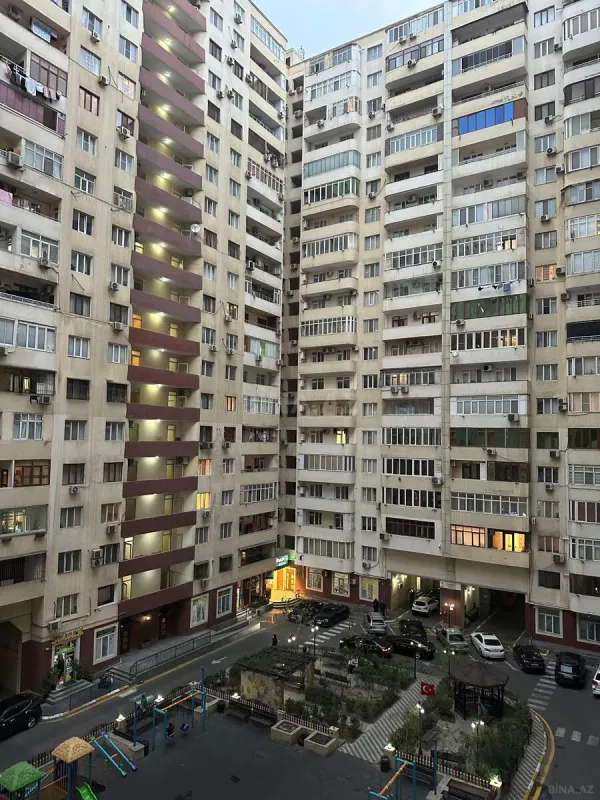 Satılır 3 otaqlı mənzil 136 m²