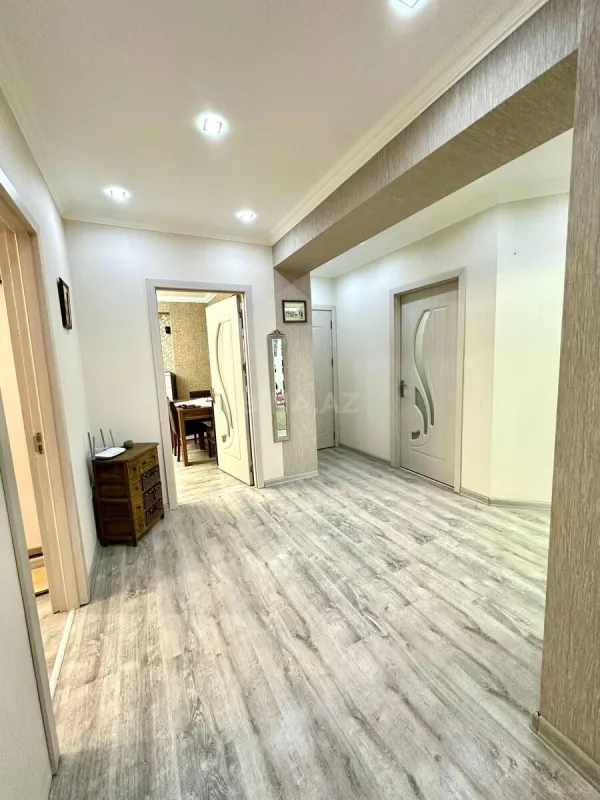 Satılır 3 otaqlı mənzil 136 m²