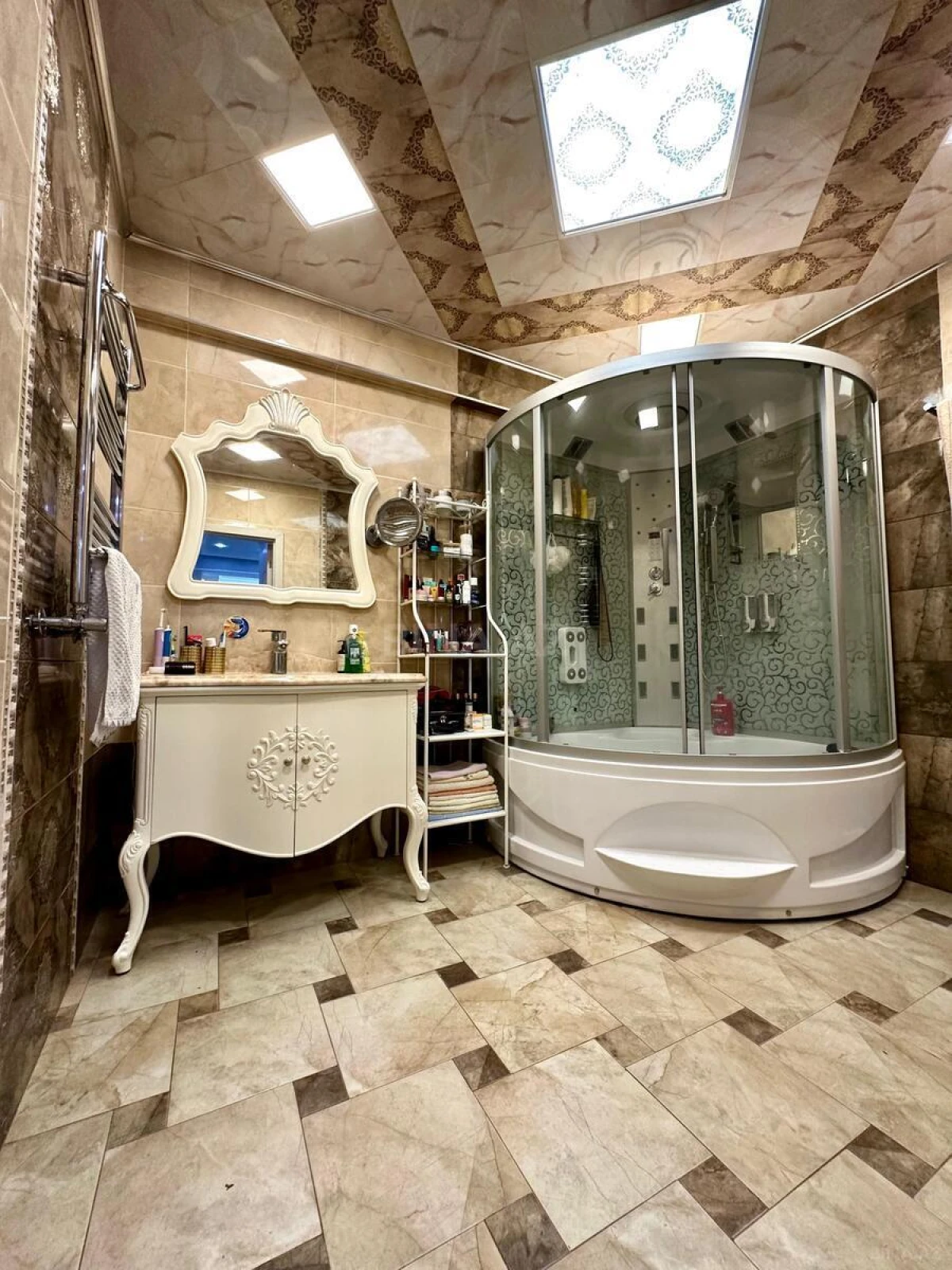 Satılır 3 otaqlı mənzil 136 m²